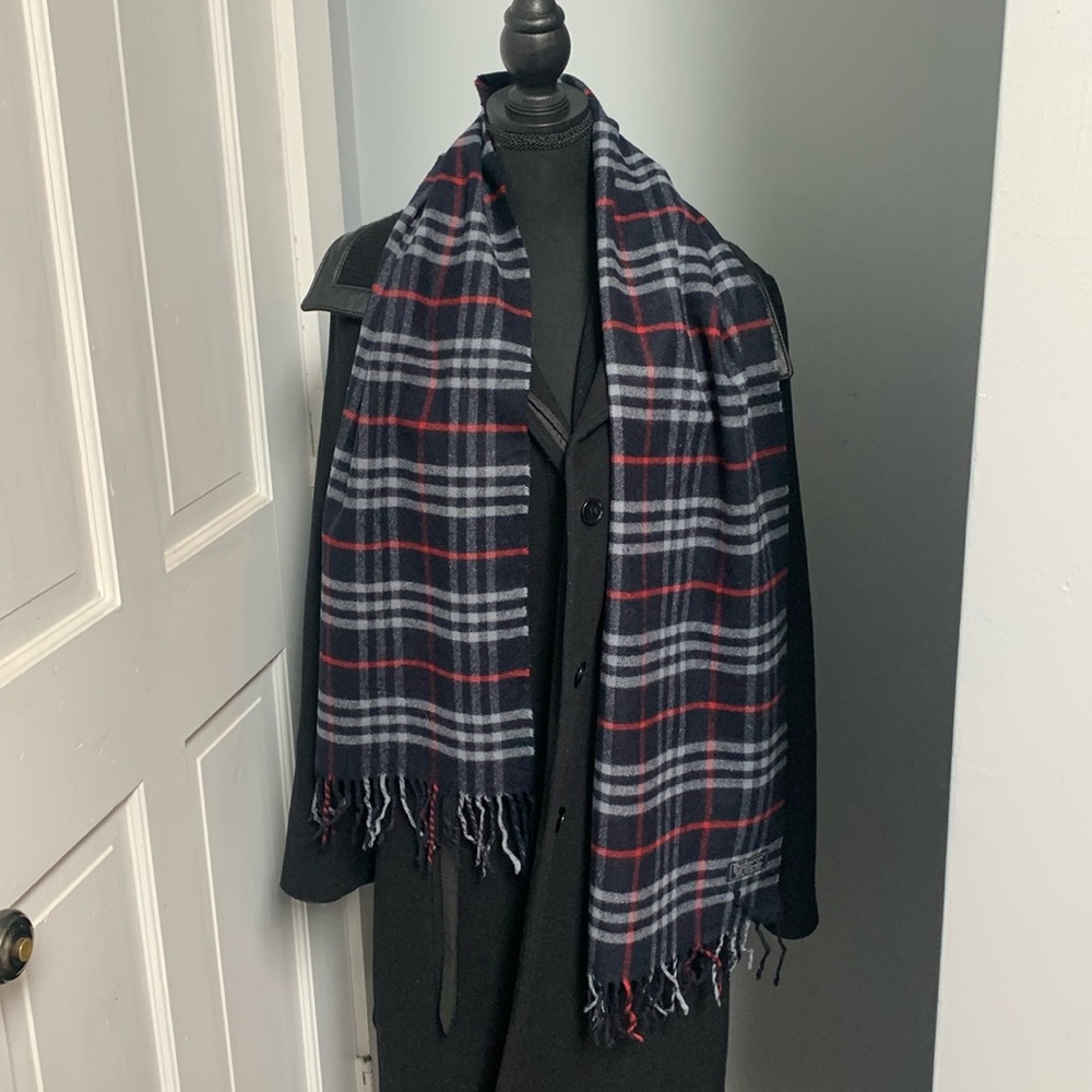 Authentic Burberrys (vintage) black plaid scarf - Picture 8 of 17